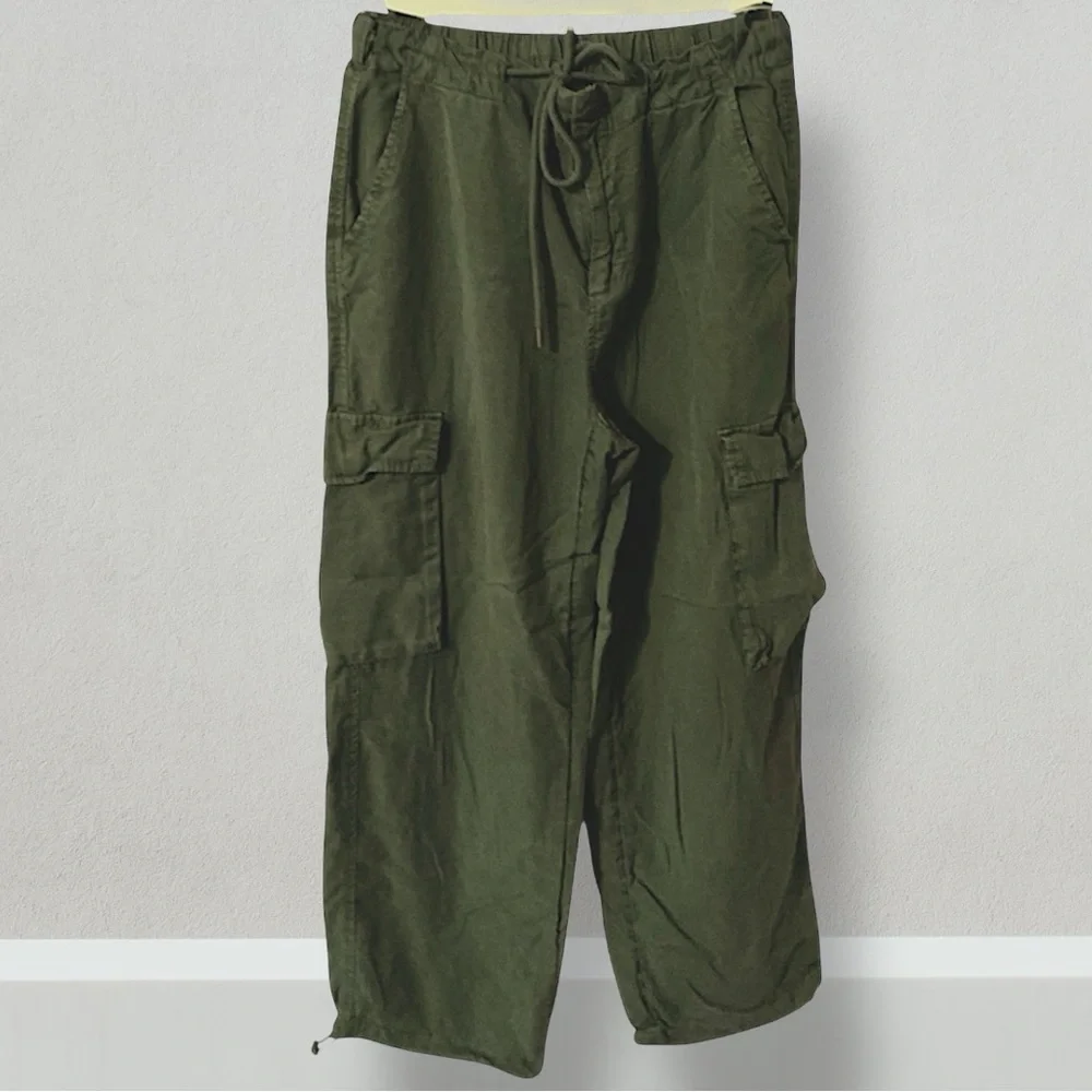 🌺UNIVERSAL THREAD ARMY GREEN CROP CARGO PANTS